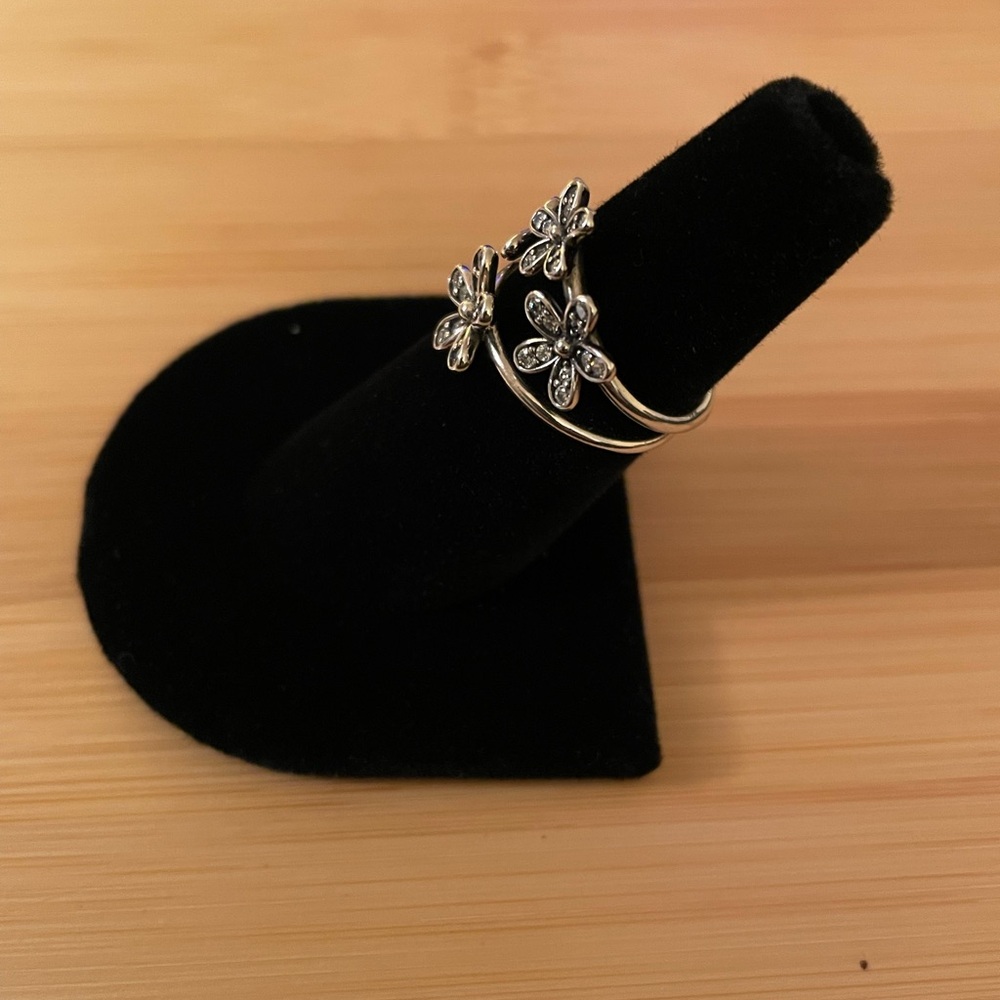 Pandora Dazzling Daises/Daisy Ring, size 6 - Picture 3 of 8